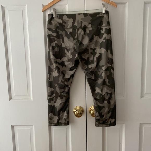 Reebok Camo Cropped Leggings - Picture 4 of 4